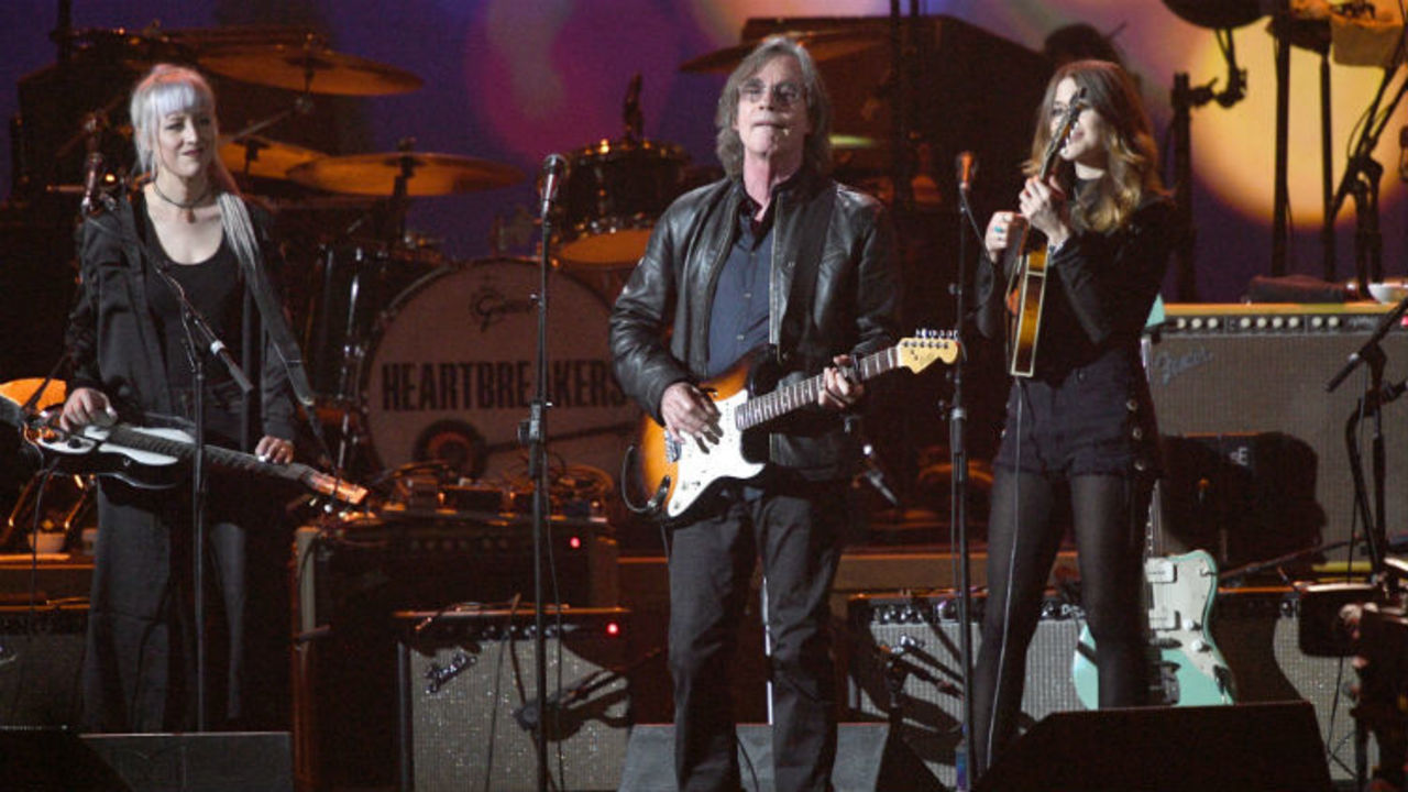 Jackson Browne bringing tour to Michigan in June